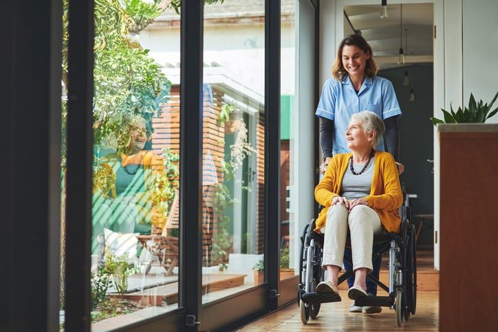 Senior woman receiving support in assisted living after working with an assisted living advisor.